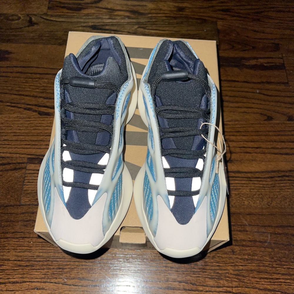 BRAND NEW YEEZY 700